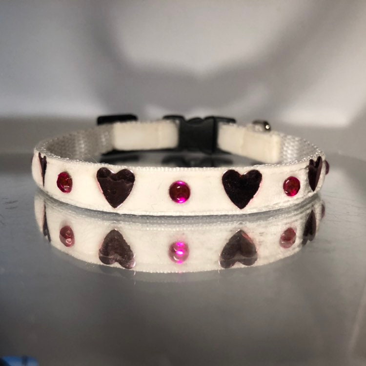 Love Hearts on White Velvet Cat Collar
