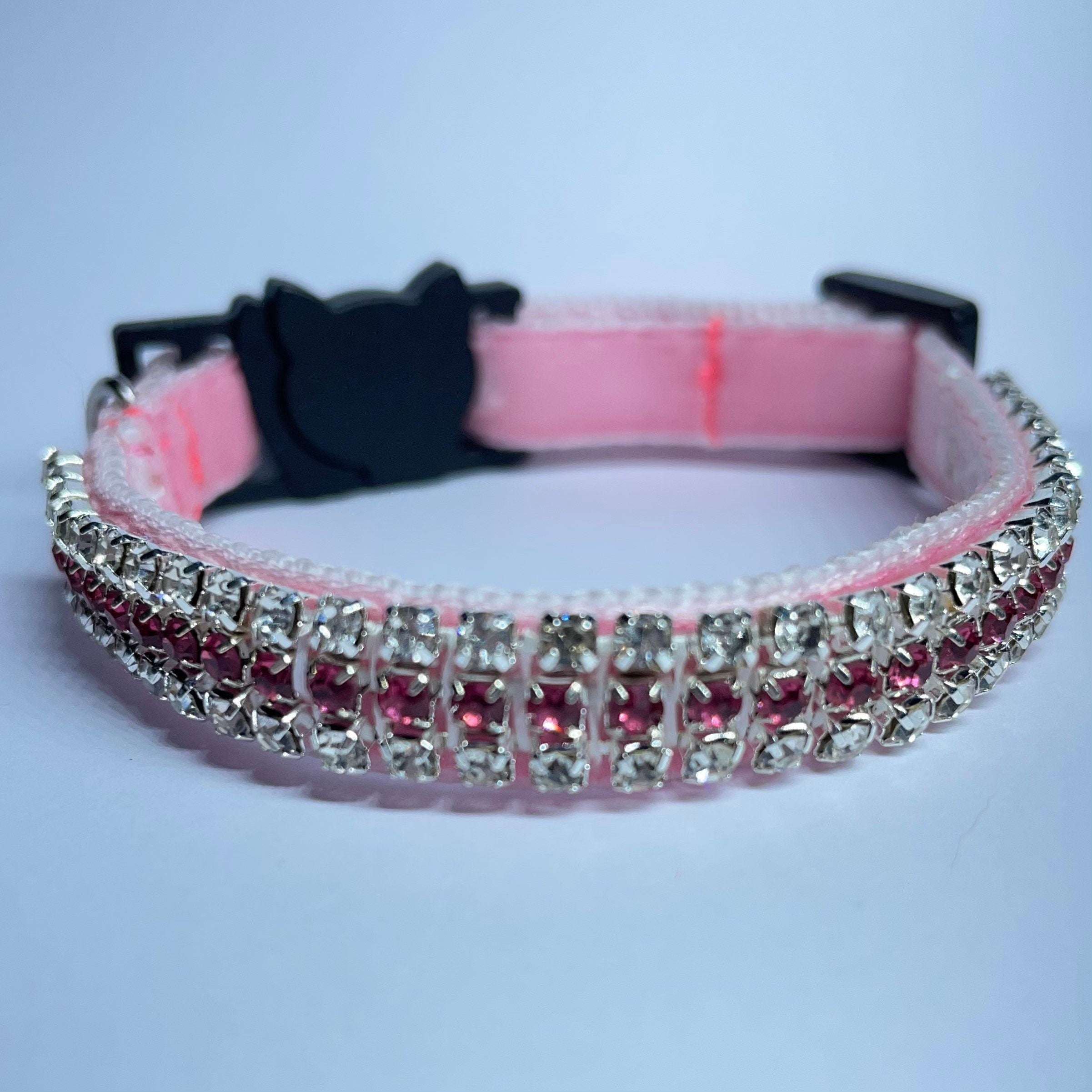 Rosa Samt Katzenhalsband mit Kristall und Glöckchen