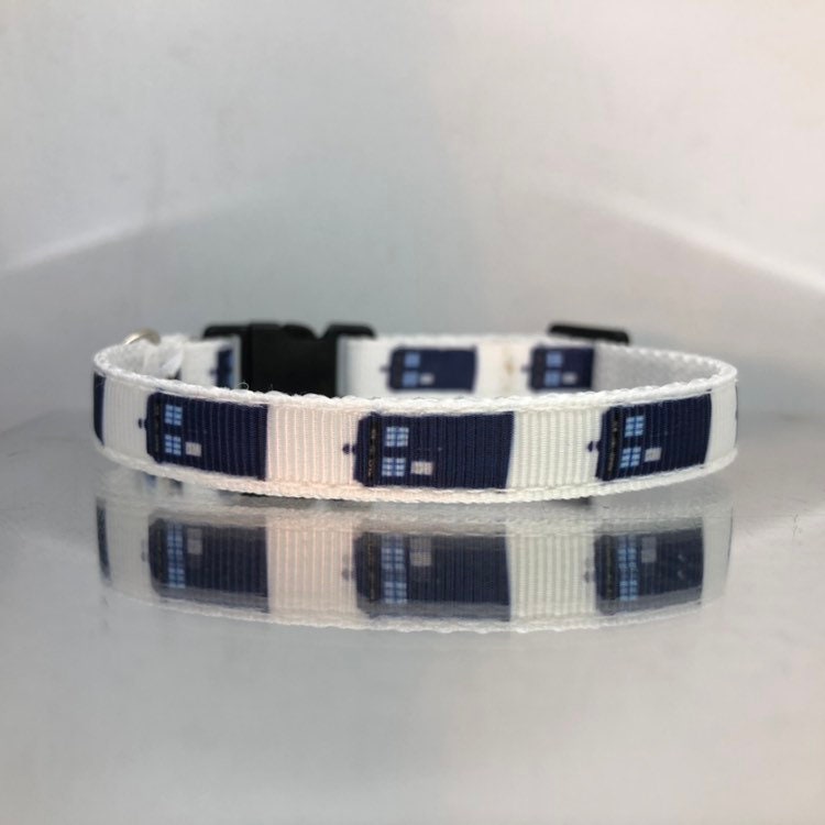 Collier de sécurité pour chat ou chien Doctor Who Tardis avec clochette