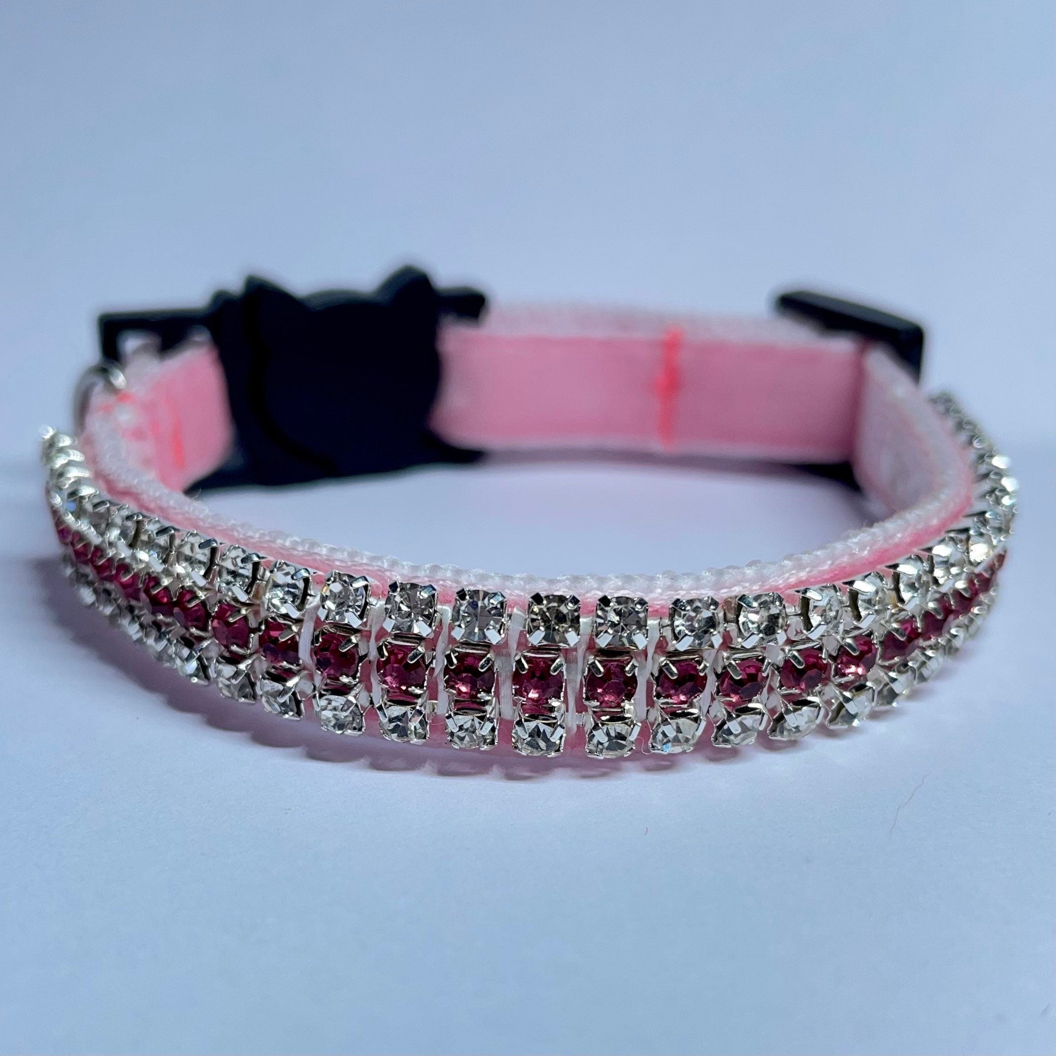 Rosa Samt Katzenhalsband mit Kristall und Glöckchen