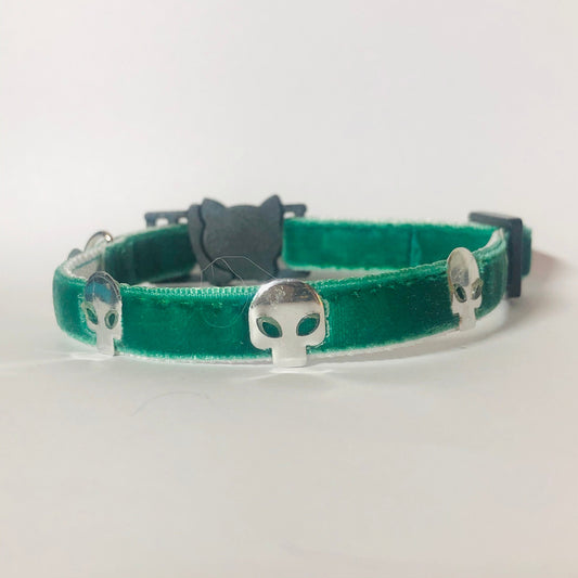 Cat Collar - Emerald Green Velvet Goth Kitty Safety Collar with Bell