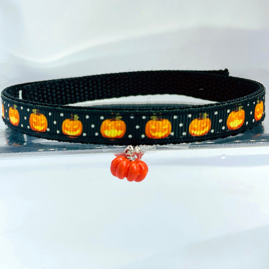 Collier de chat anti-étranglement orange citrouille d'Halloween avec breloque et clochette assorties