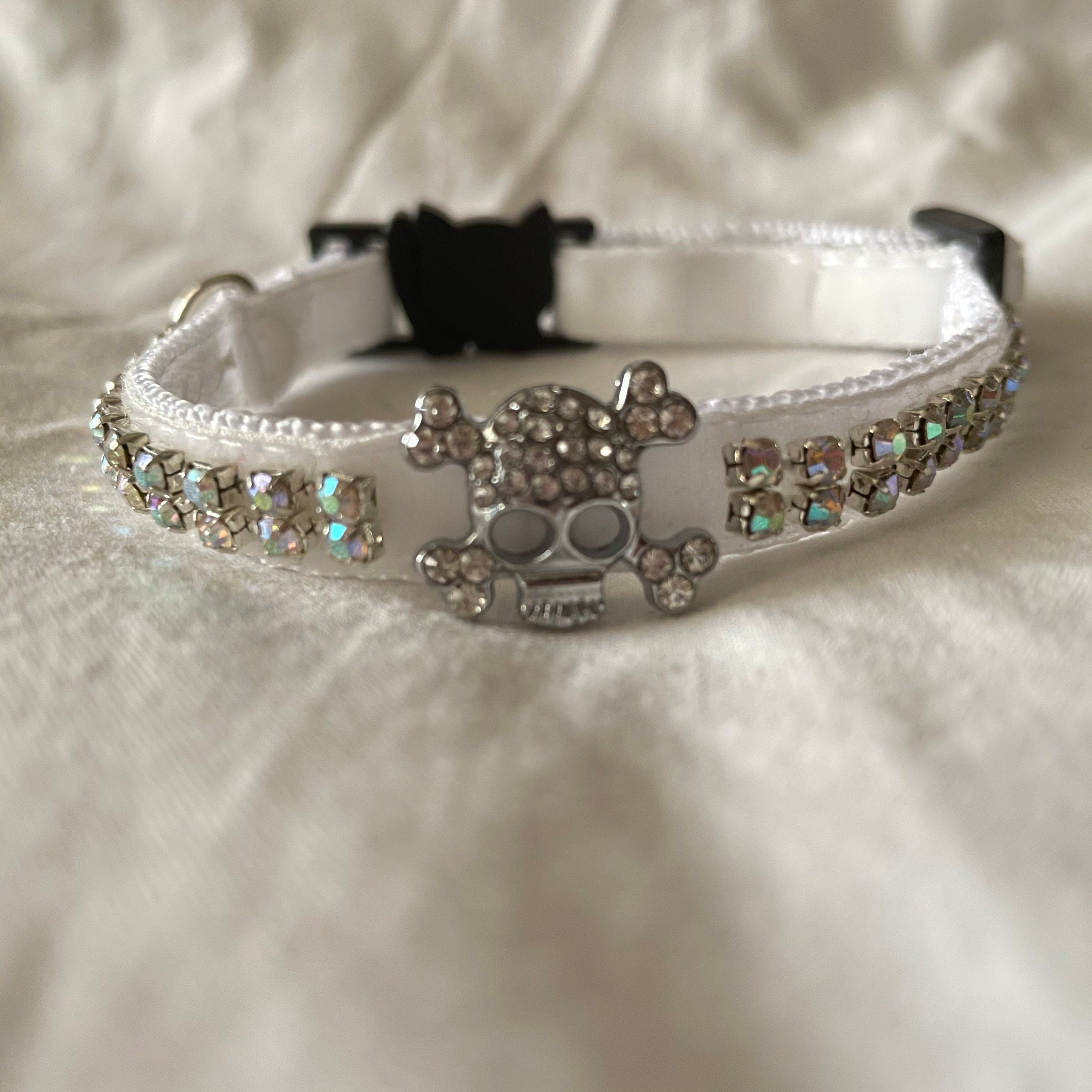 Samt Kristall Totenkopf Katzenhalsband mit Sicherheitsverschluss und Glöckchen