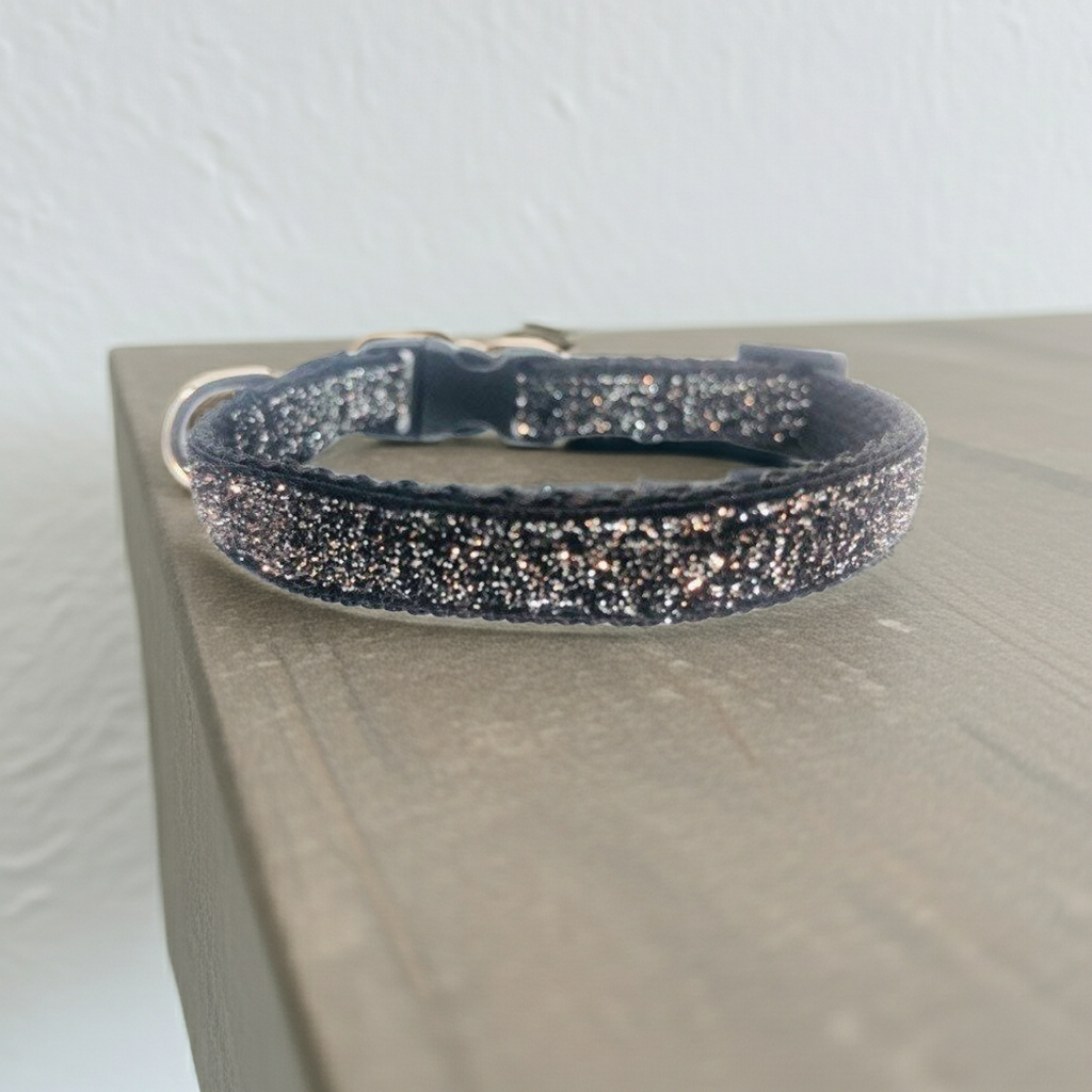 Collier de sécurité pour chat à paillettes et guirlandes noires et argentées