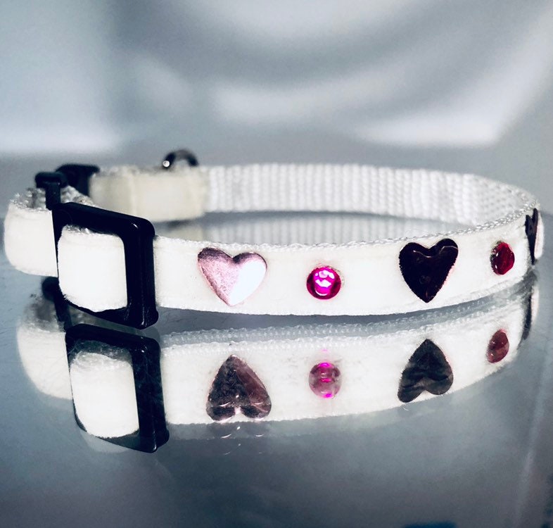 Love Hearts on White Velvet Cat Collar