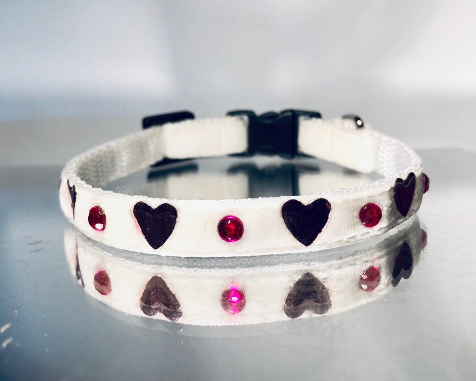 Love Hearts on White Velvet Cat Collar