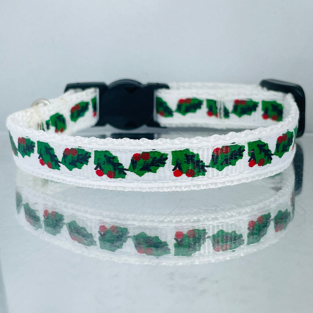 Weihnachtskatzenhalsband „Holly Jolly“ mit Anhänger und Glöckchen