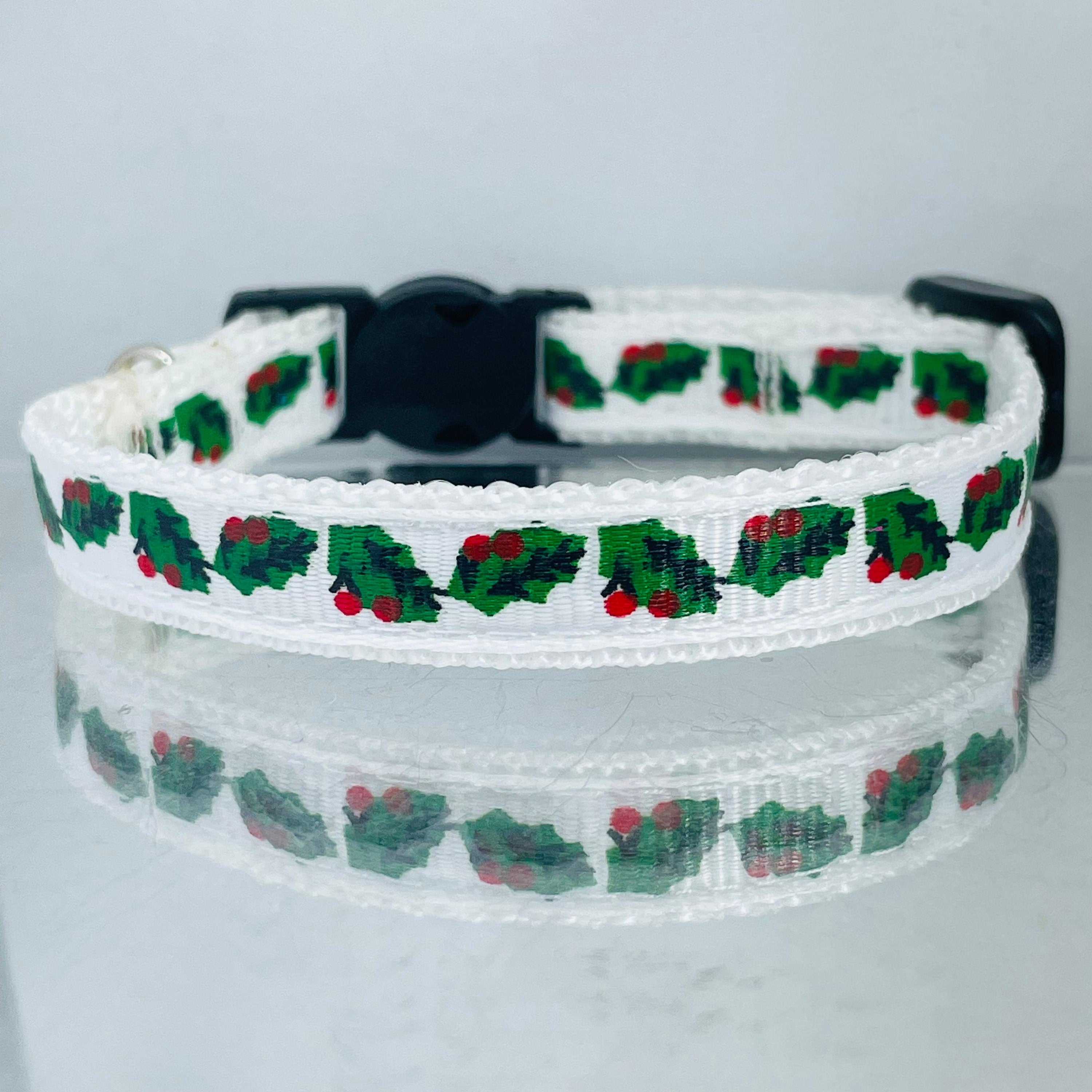 Weihnachtskatzenhalsband „Holly Jolly“ mit Anhänger und Glöckchen