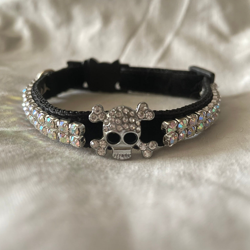 Samt Kristall Totenkopf Katzenhalsband mit Sicherheitsverschluss und Glöckchen