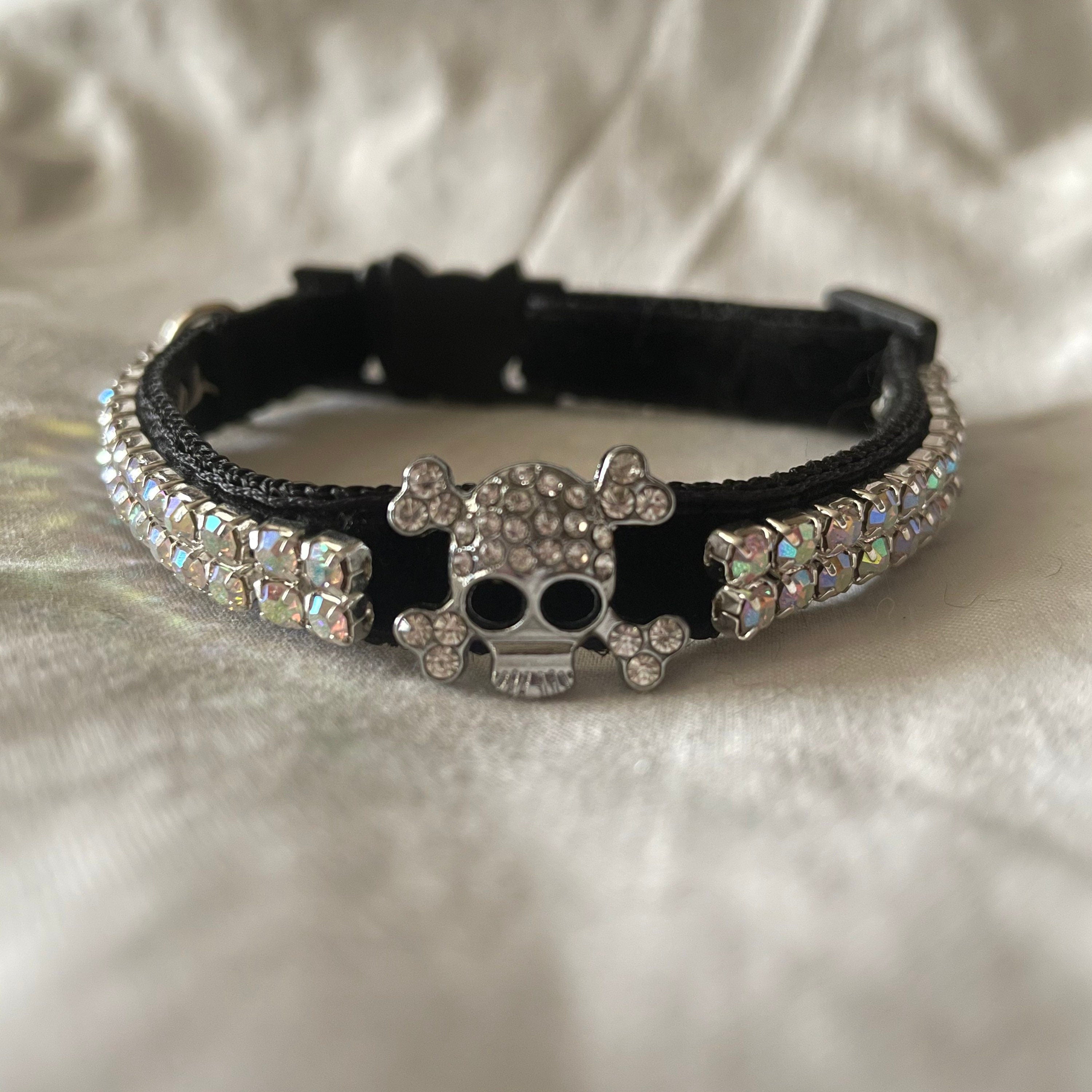 Samt Kristall Totenkopf Katzenhalsband mit Sicherheitsverschluss und Glöckchen