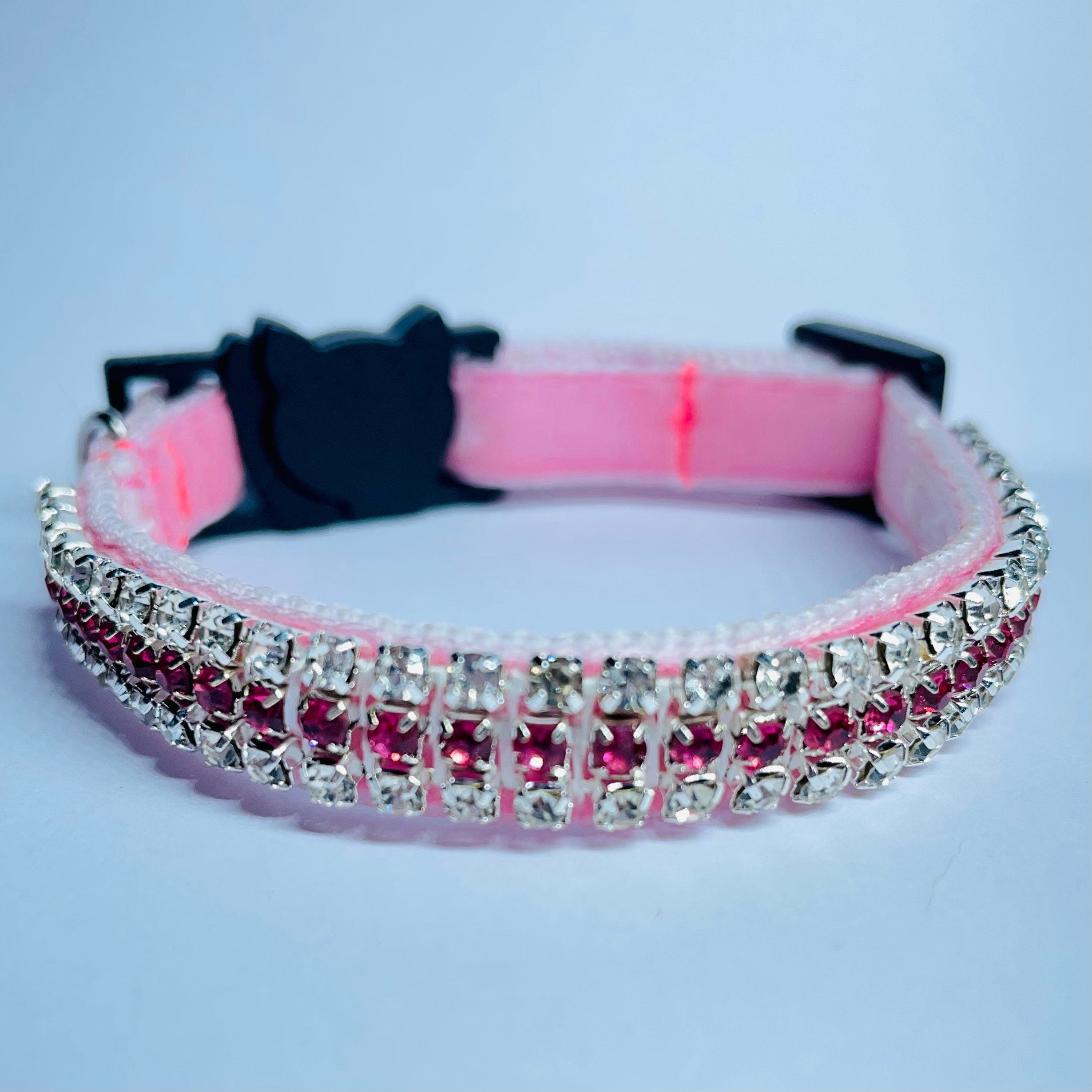 Rosa Samt Katzenhalsband mit Kristall und Glöckchen